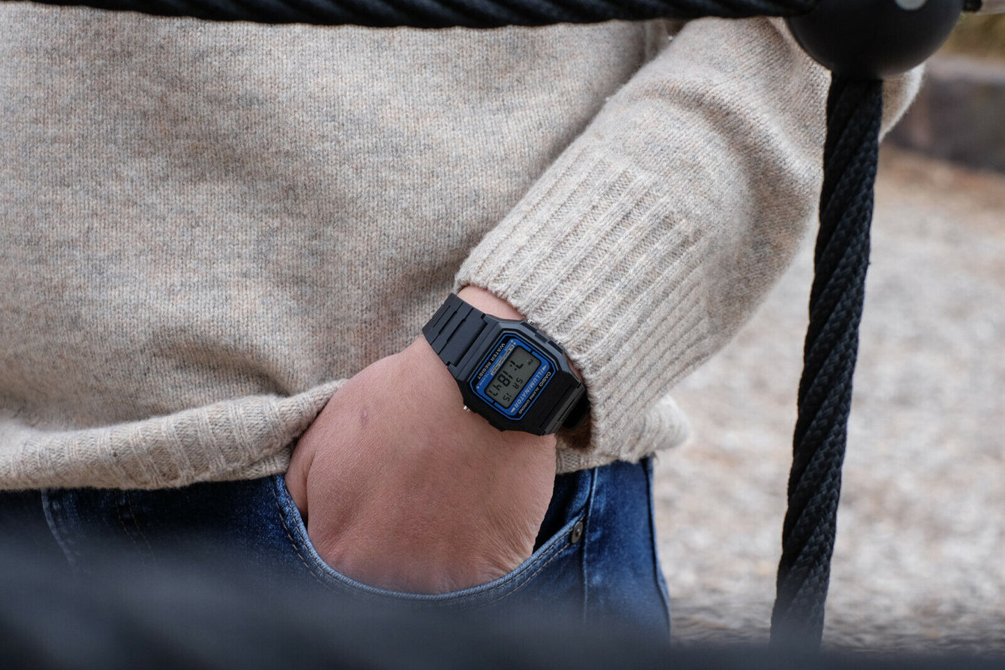 Casio F105W-1A Men's Digital 35mm Watch Quartz Illuminator Alarm Chronograph AU